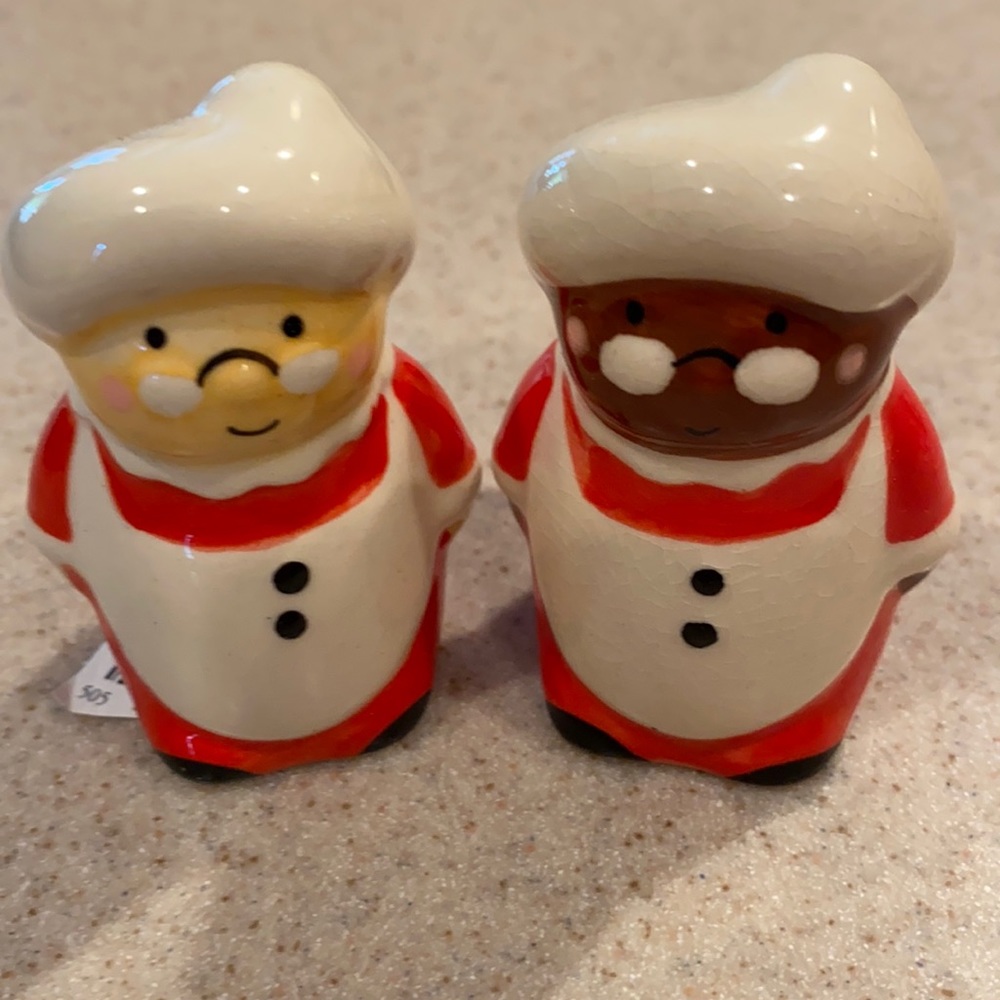 Best friends Mrs. Claus salt and pepper shakers